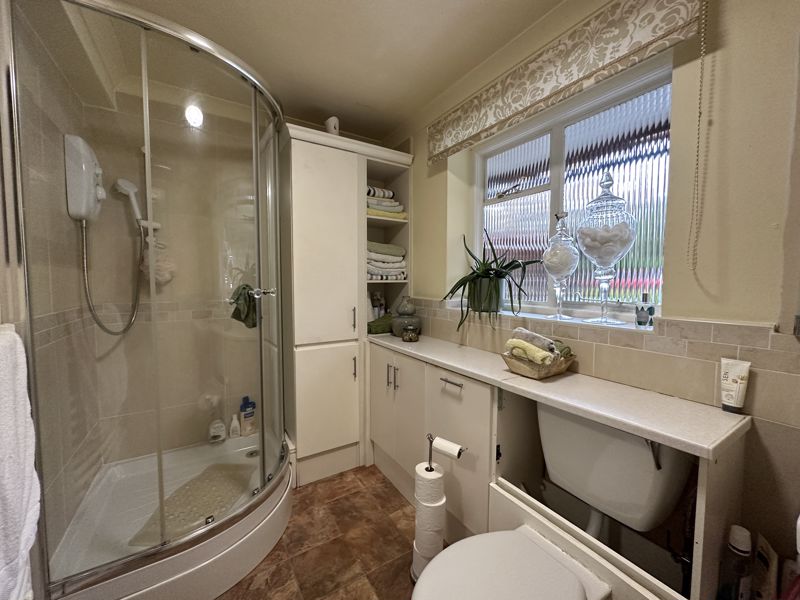 Shower room- click for photo gallery